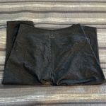 Beyond Yoga  Grey Cropped Knee Length Leggings Size Small GUC #4062 Photo 3