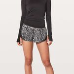 Lululemon Hotty Hot Short II Long 4" Chirasu Black Alpine White Size 4Tall Photo 0