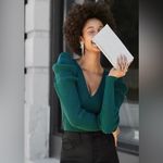 EXPRESS  NWT Stretch Ribbed Emerald Green Sz XXS V-Neck Long Puff Sleeve Sweater Photo 2