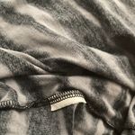 Under Armour GUC Women's XS UA Open Back Loose Fit Sleeveless Black Gray Shirt Photo 7