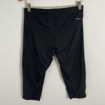 Adidas Capri yoga pants. Size Medium. Black Photo 10