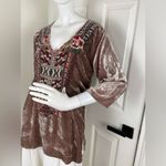 Johnny Was  Pink Velvet Heavily Embroidered Tunic Top Long Sleeve Sz Small. Photo 2