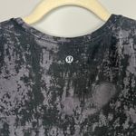 Lululemon Washed Black & Gray Tie-Dye Print Short Sleeve Scoop Neck Athletic Top Photo 5