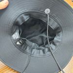 Adidas NWT  unisex UPF50 bucket hat Photo 5