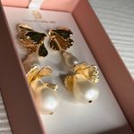 House of Harlow 1960 Gold Leaf Pearl Drop Dangle Earrings NWT Gift Boxed Photo 2