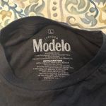 Modelo Oversized Neon Graphic T Photo 2