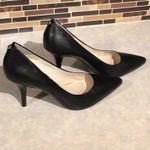 Michael Kors MICHAEL  BLACK PUMP
Alina Flex Leather Pump Photo 4