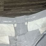 Gap  Khakis Summer Shorts Womens 10R Photo 3