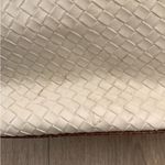 White & brown weaved faux leather purse Photo 4