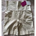 Spanx  Everyday Seamless Shaping‎ M Shorty Smooth Sculpt Beige Nude NWT MSRP $32 Photo 0