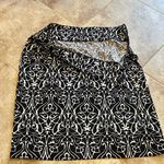 Tahari  Fitted Stretch Knee Length Pencil Skirt Black White Size 2 High Rise Photo 1