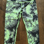 Active Life Horoscope Capri Leggings Green Geometric Reversible Size M (est.) Photo 0