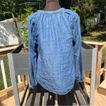 Faherty Women’s The Tried and True Odette
Denim Top Sz M Long Sleeve Linen Blend Blue Size M Photo 5