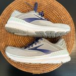 Brooks  Athletic Shoes in Gray and Blue extra wide size 8.5 Photo 8