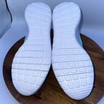 Nike Brand new roshe women’s size 7 Photo 4