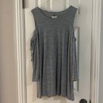 cupio  size large‎ women’s cold shoulder top Photo 4