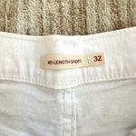 Levi's White Mid Length Denim Shorts Size 32 Stretch Women's jean Shorts Photo 2