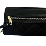 black quilted wallet‎ with gold accents Photo 0