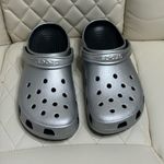 Crocs  CLASSIC METALLIC CLOG Silver shoes women’s 12 men’s 10 Photo 2