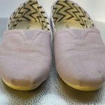 Tom slightly use lavender shoes. Size 6 medium. They’re very beautiful lavender‌ Photo 0
