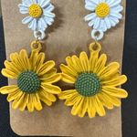 Yellow and White Daisy Earrings Photo 4