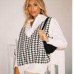 Princess Polly  Ashton V-Neck Houndstooth Knit Sweater Vest White Black Size S/M Photo 4