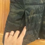 Old Navy  Size Medium Frost Free Green Camouflage Quilted Puffer Vest NWT Photo 3