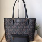 Michael Kors Purse & Wallet Photo 2