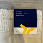 Old Navy NWT Women’s High-Waisted StretchTech Shorts Size XL Photo 4