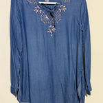 🎄Bass Long sleeve Top with Embroidered Neckline and side slits Blue Photo 0