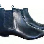 Banana Republic  women’s black chelsea leather ankle boots size 6.5 Photo 2