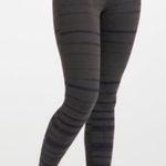 Vuori  Daily Legging Tie Dye Stripe Active Leggings High Wasted Drawstring Sz SM Photo 0