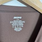 SKIMS  Fits Everybody Long Sleeve Crewneck T-Shirt Cocoa Size Large Lightweight Photo 1