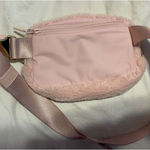 Lululemon  Everywhere Belt Bag Photo 4