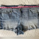 Torrid Mid-Rise Light Wash Raw Hem Cutoff Denim Stretch Shorts Size 16 Photo 5