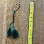 Hair tie with 2 green feather strands Photo 3