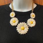 Wet Seal NWT  Daisy Necklace Photo 0