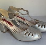 Vintage Style T Photo 1