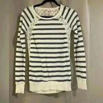 Arizona Jeans Women’s White and Gray Arizona Sweater Photo 0