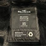 Hollister  Womens Faux Fur Lined Black Puffer Jacket Size XS Cropped Winter Y2K Photo 6