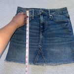 Levi's Levi’s Denizen Women’s Blue Denim Mini Jean Skirt Sz 26/3 Raw Hem Photo 2