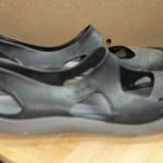 Crocs  Women's Swiftwater Wave Shoes, Black, Size‎ W 8 Photo 0