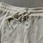 Isalis  Women’s White Thermal Waffle Knit Pull On Lounge Shorts pajamas small EUC Photo 1