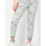 We Wander Women Pull on Camouflage Sweatpants, Light Grey Combo Size Medium Gray Photo 1