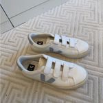 VEJA  Womens Recife Grip-Trio Court Sneakers Photo 4