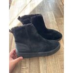 NWT Women's Cougar Broom Waterproof Lambskin Lining Bootie in Black size 9 Photo 1