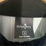 NWT Belyn Key Piped Shade Raglan Golf Top In Moonstruck Stripe‎ White/Blue Small Blue Photo 4