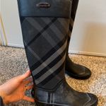 Burberry 8 Womens Tall Black and Gray Plaid Rain Boots Photo 2
