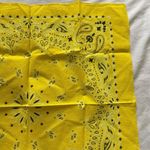 yellow patterned bandana Photo 3