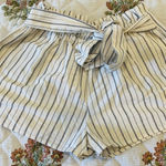 Love Tree Striped Women's Shorts with Tie Waist size Medium white & gray Photo 0